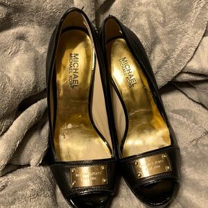 Michael Kors Black leather Gold Plated Logo